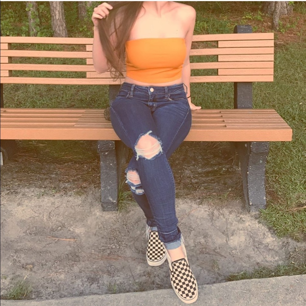 Boohoo ribbed tube top
Size M